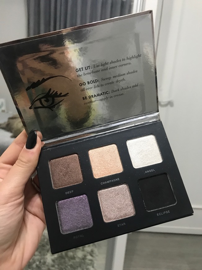 Product Victoria’s Secret eyeshadow palette All eyes on you