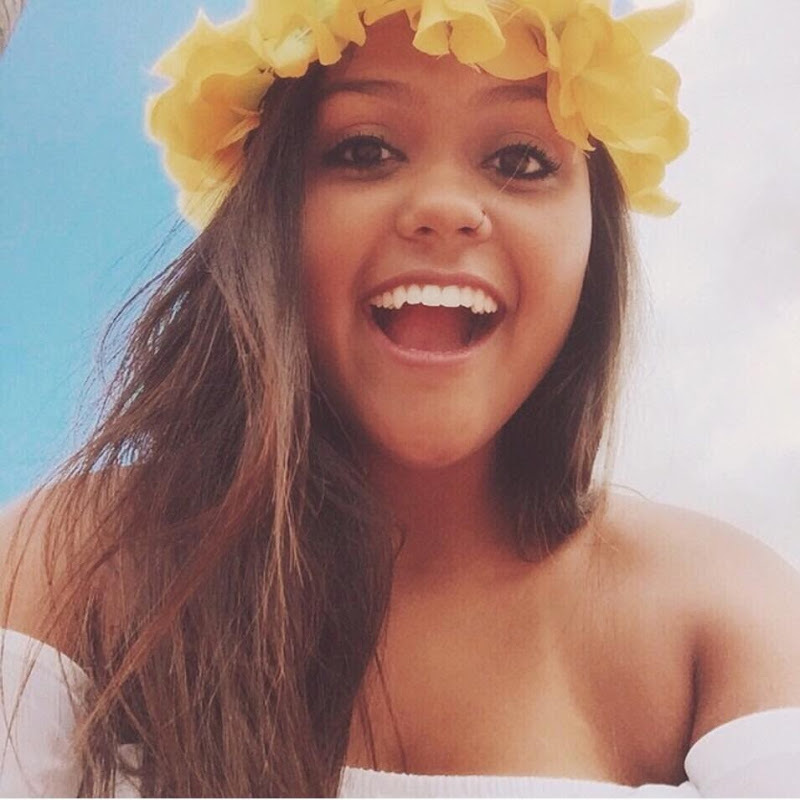 Camila Loures 