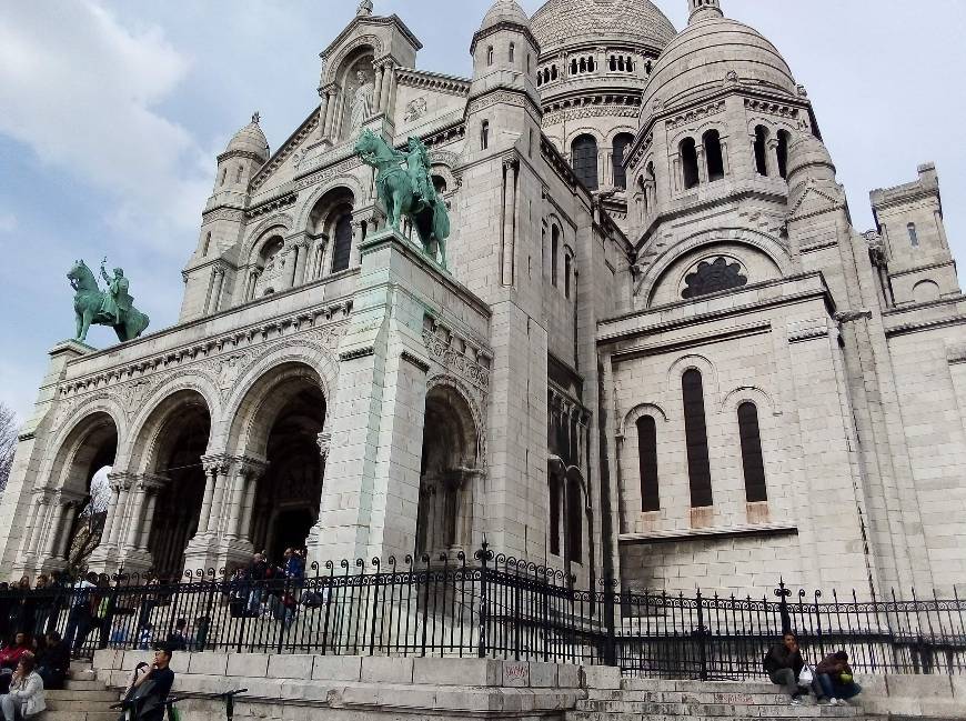 Place Sacré-Cœur Basilica