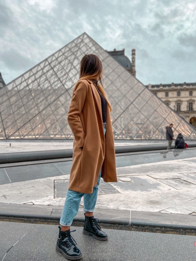 Place Museo del Louvre