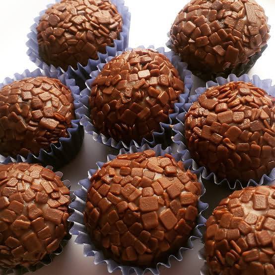 Moda Receta de Brigadeiros de chocolate, dulces típicos de Brasil ...