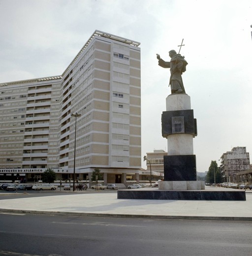 Estátua de Santo António