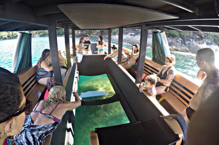 Place BARQUARIO boat with glass bottom