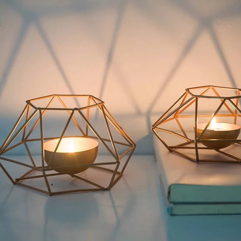 Social Candelabro de hierro geométrico