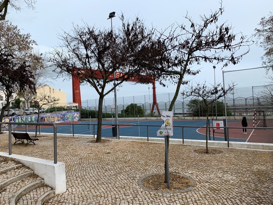 Lugares Campo de Jogos do Beira Mar Atlético Clube de Almada