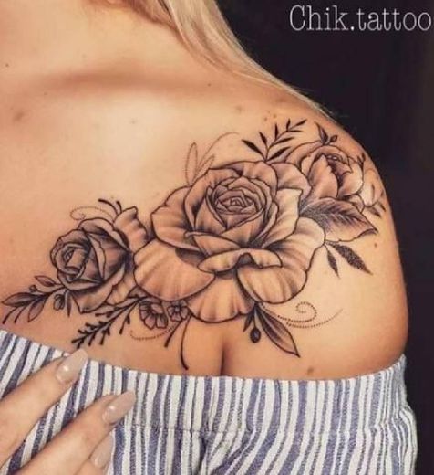 Referência de tatuagem de rosas