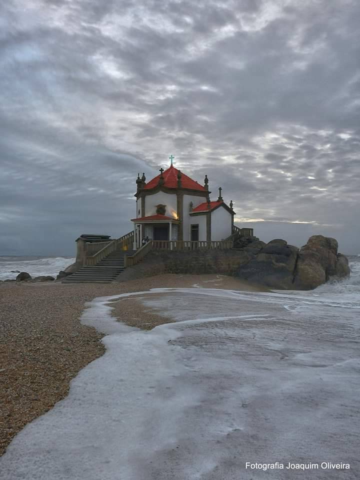 Lugar Capela do Senhor da Pedra - Miramar