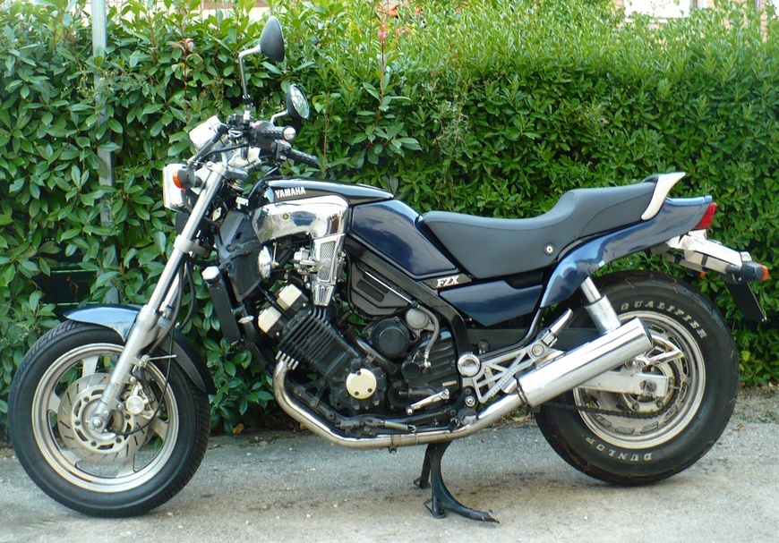 Moda Yamaha FZX 750