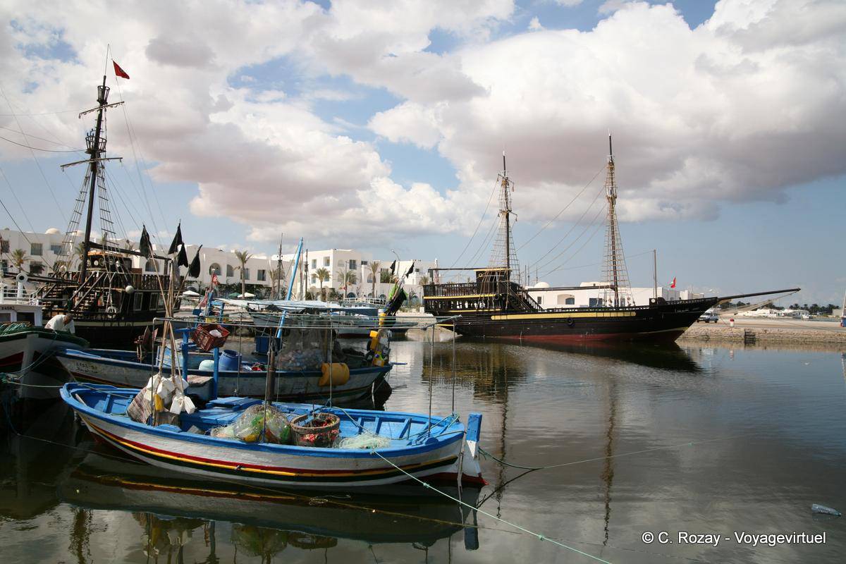 Place Port De Houmt Souk