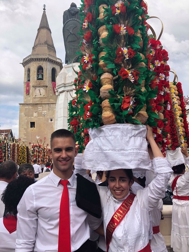 Fashion Após missa/ benção, elevação dos tabuleiros na praça repúbli