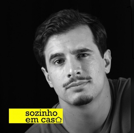 sozinho em casa