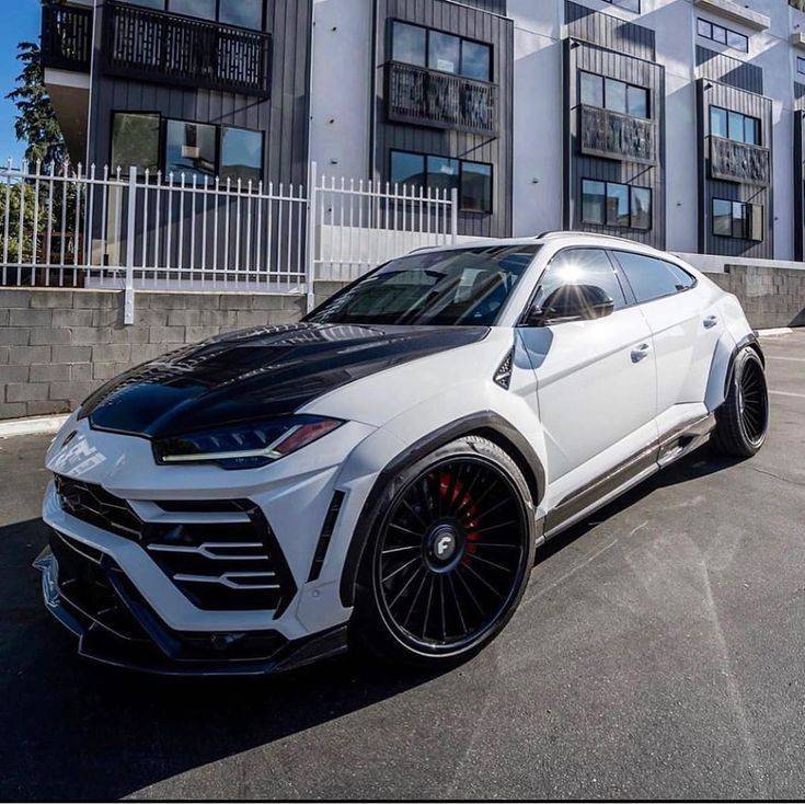 Moda Lamborghini Urus🖤💗