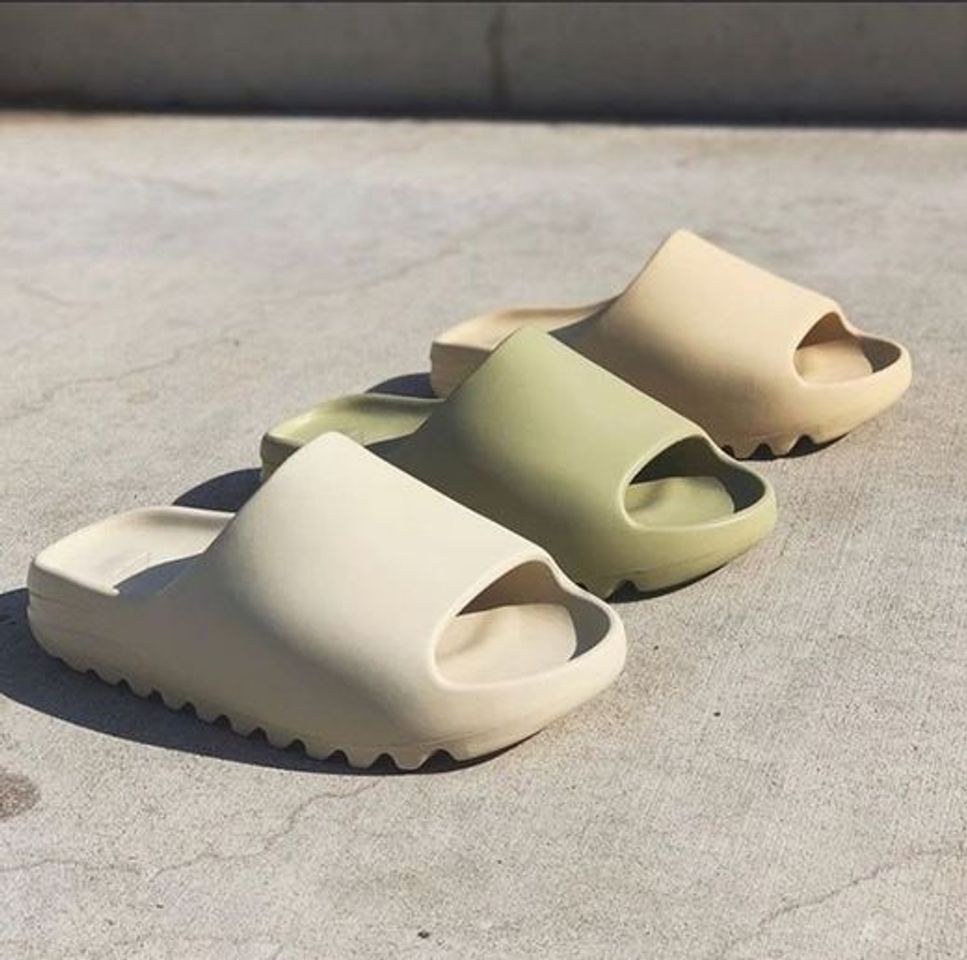 Moda Yezzy slides