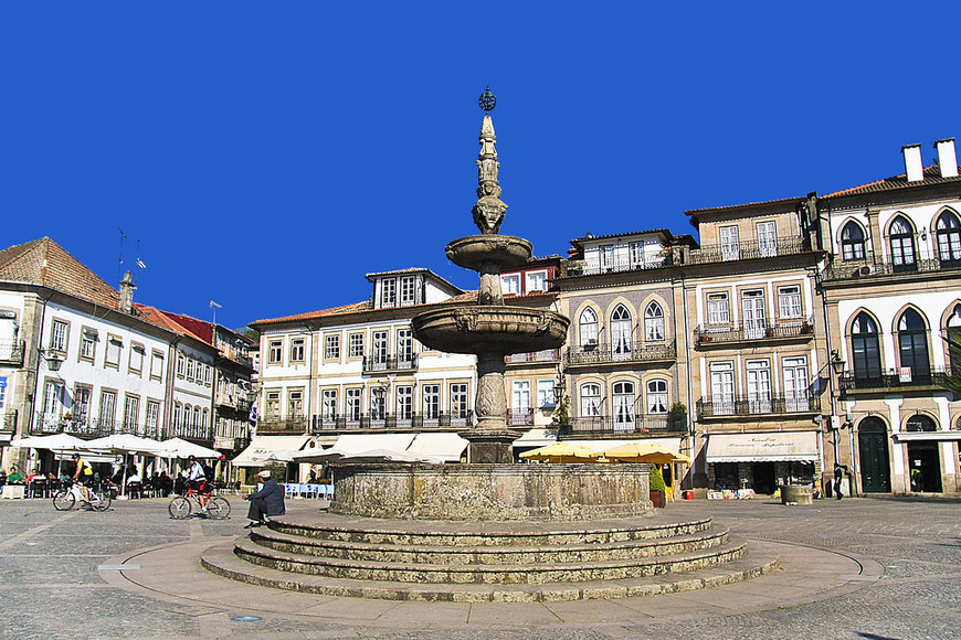 Place Largo de Camões