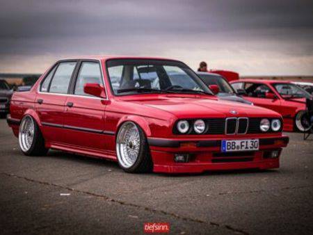 Social BMW E30
