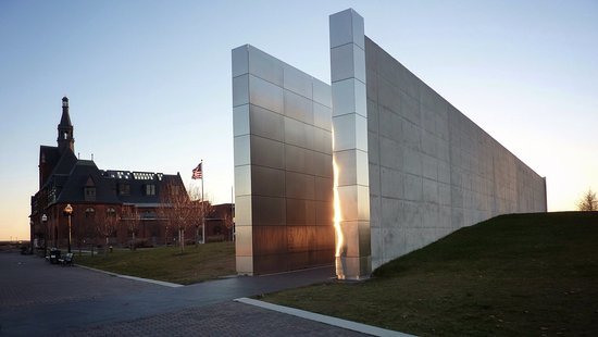 Lugar Empty Sky Memorial