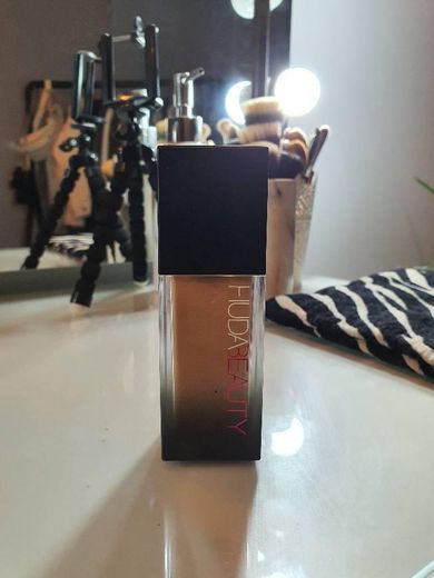 Base de maquillaje «Faux Filter» de Huda Beauty