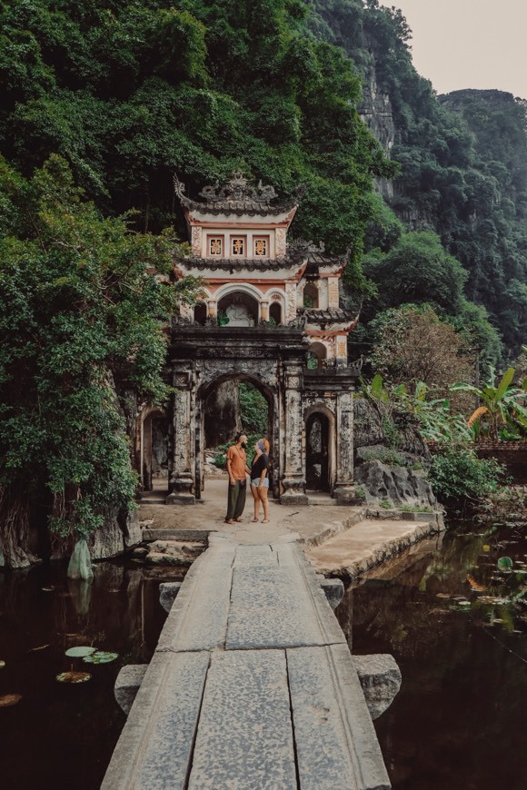 Lugares Bich Dong Pagoda