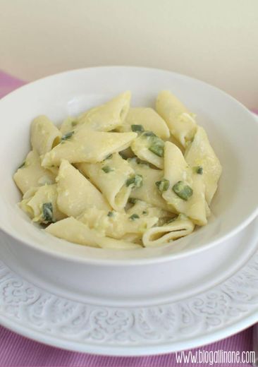 Pasta con calabacín y parmesano