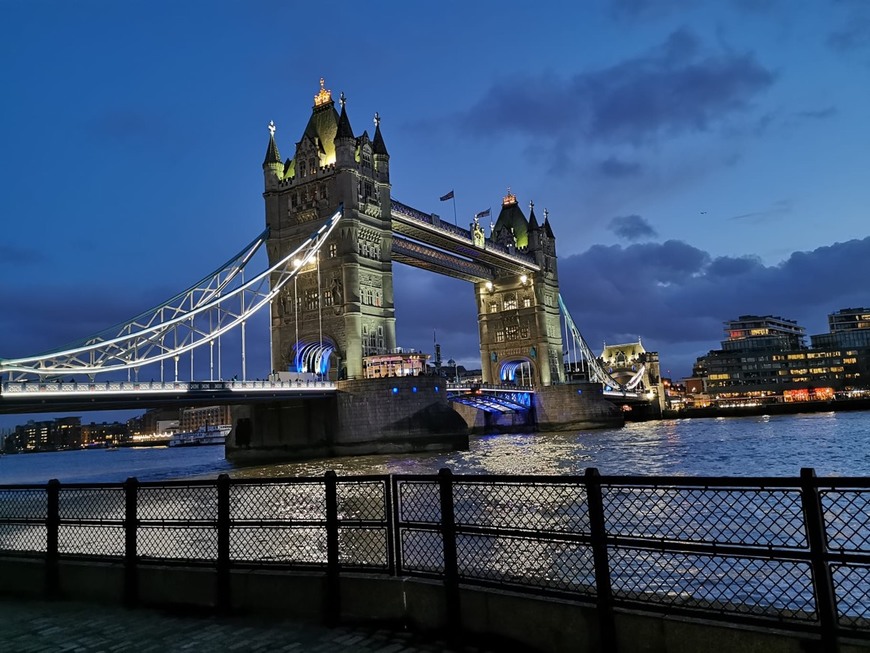 Place Tower Bridge