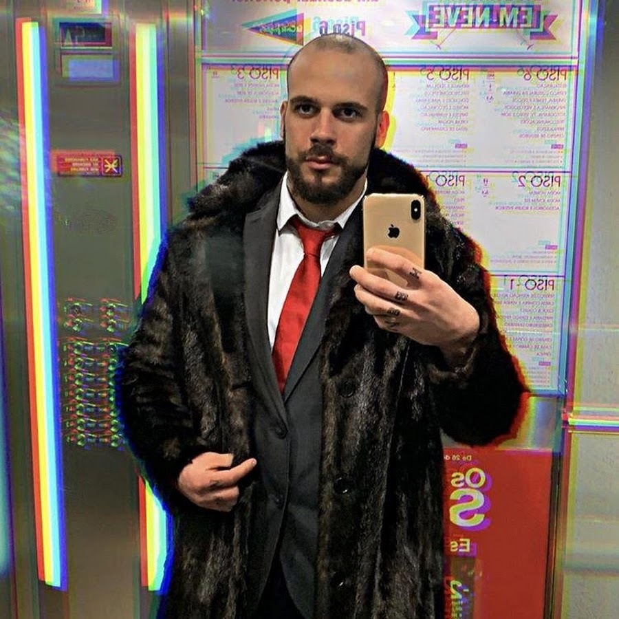 Social Alex Maromba
