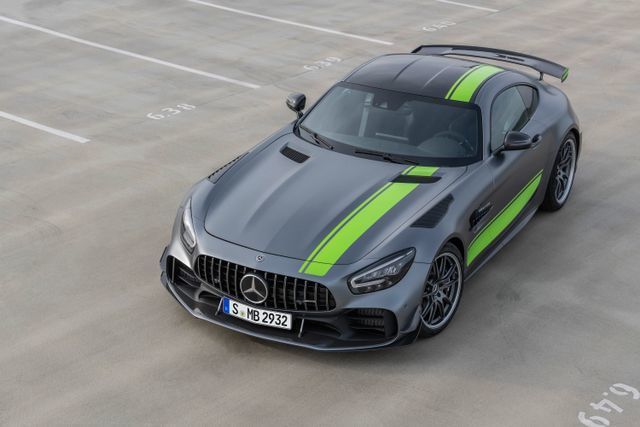 Social Mercedes AMG GT R Pro