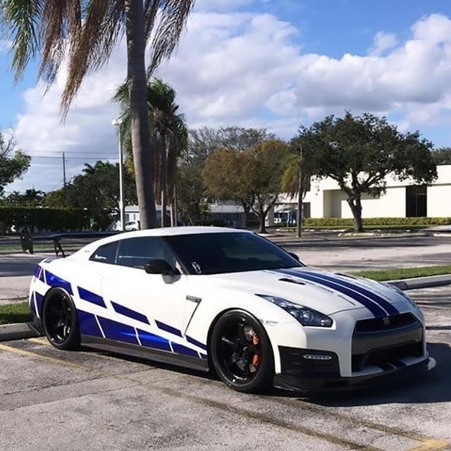 Social Nissan GTR r35