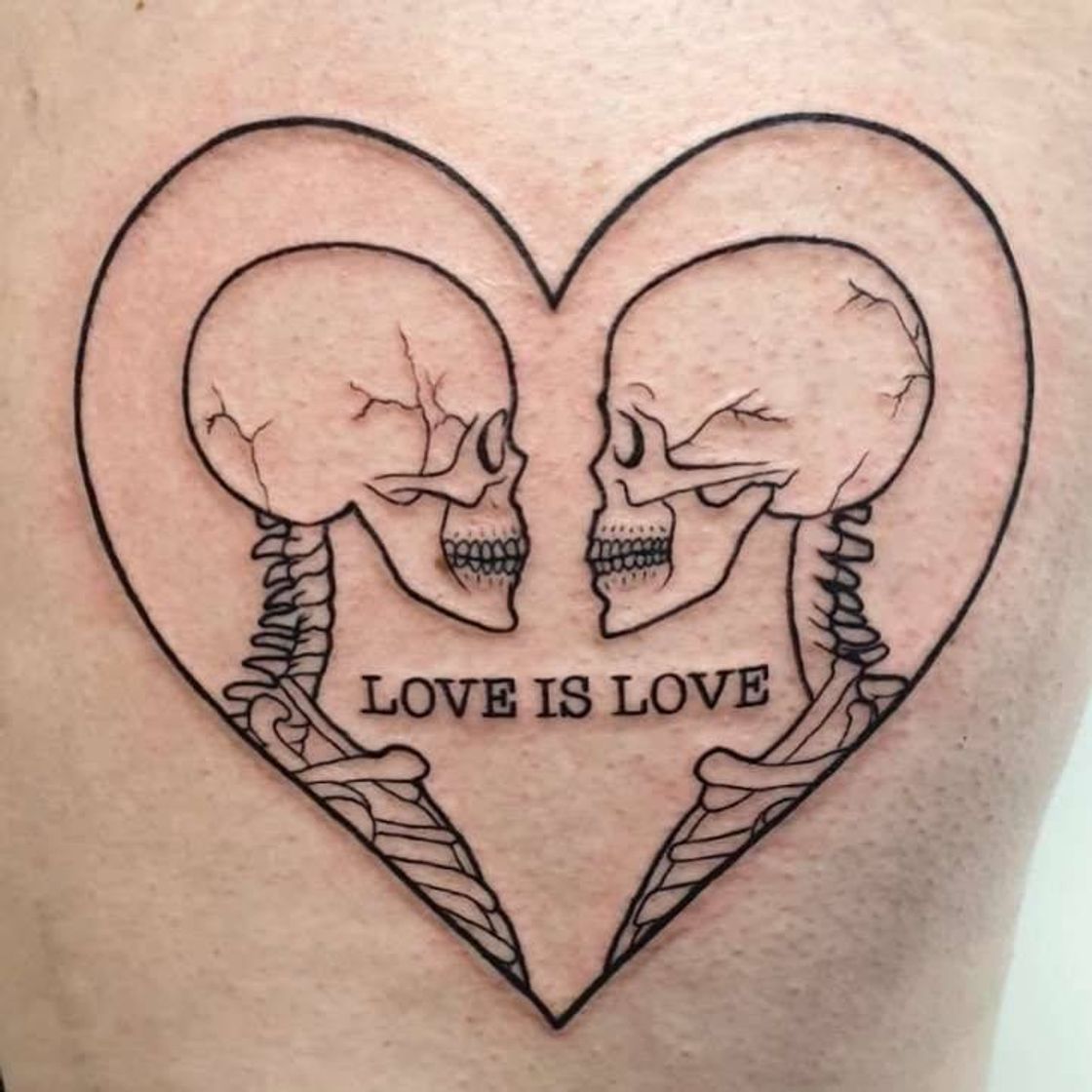 Moda Tatuagem love is love