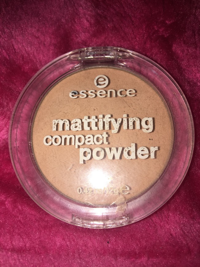 Product Essence Mattifying Compact Powder