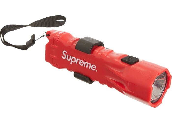 Social Supreme Pelican 3310PL Flashlight Red
