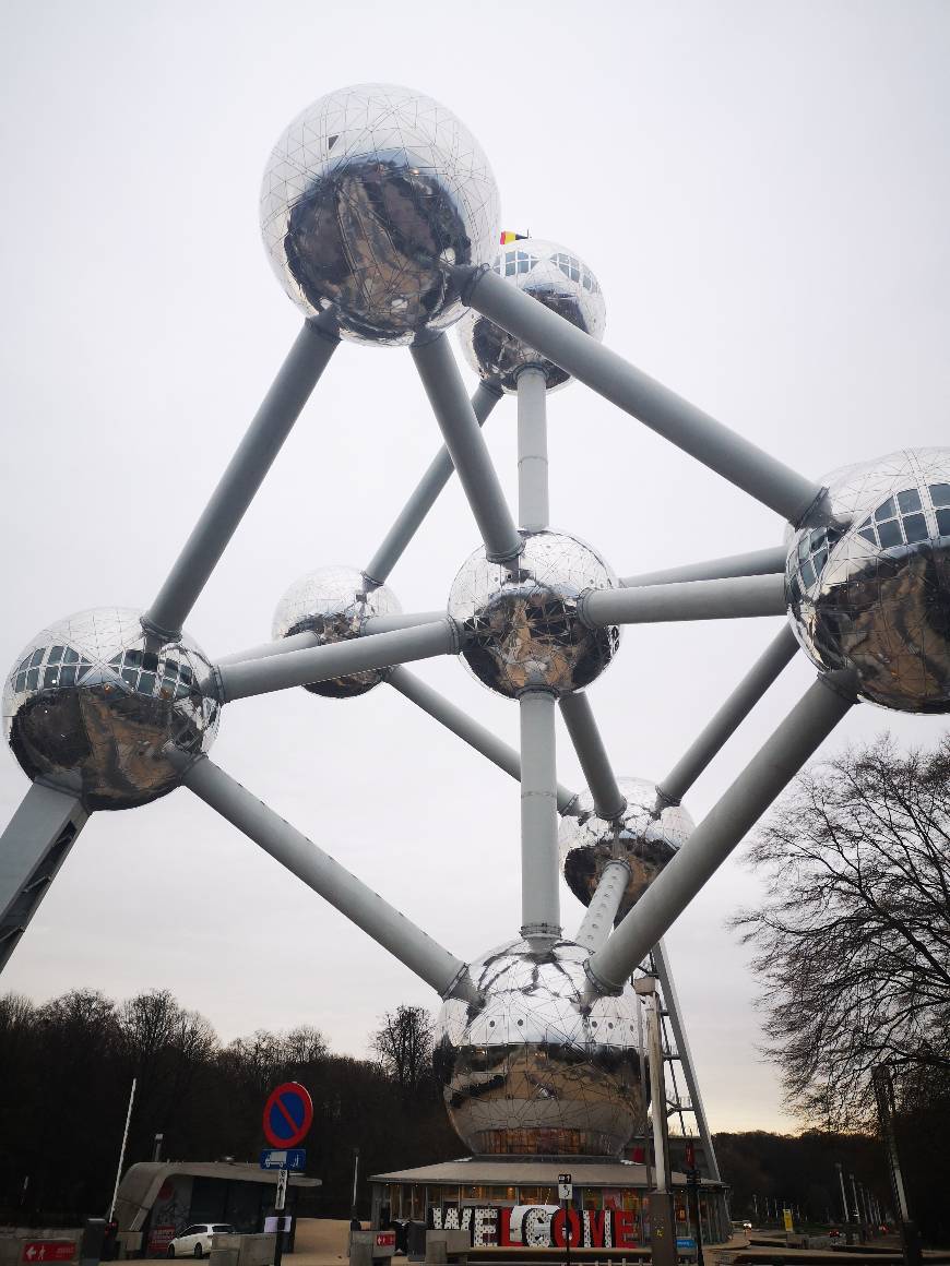 Lugar Atomium