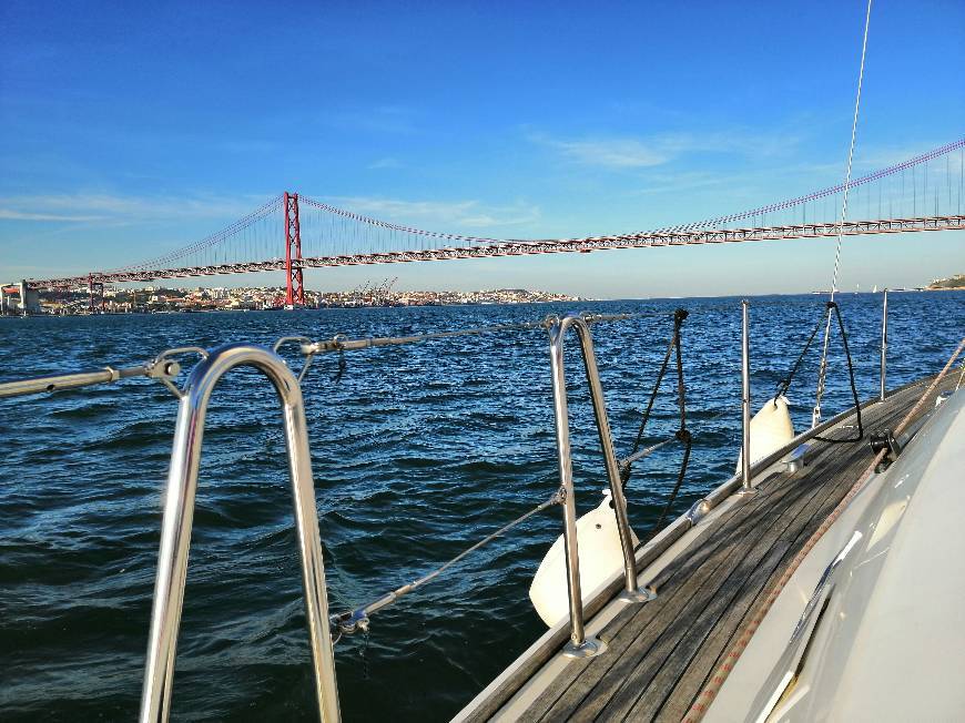 Lugar Passeio de Veleiro, no Tejo