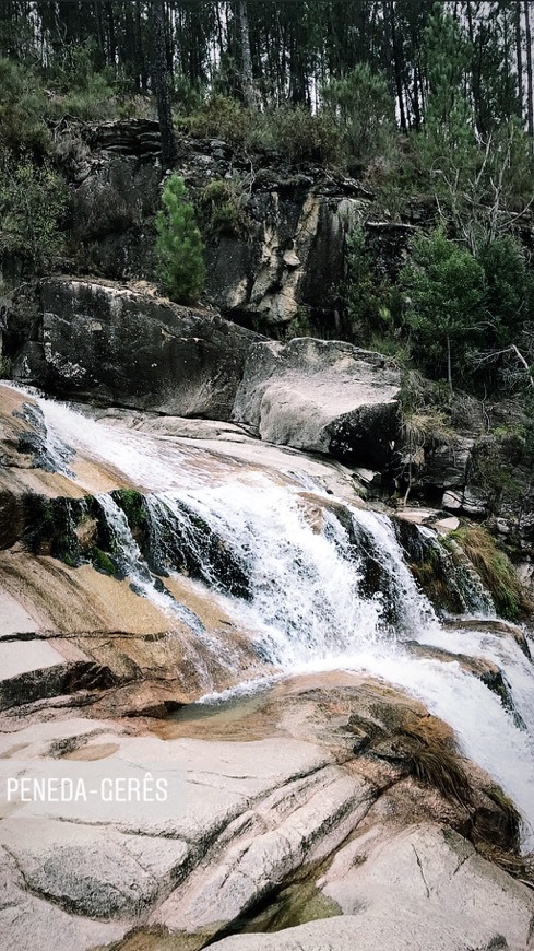 Place Cascata de Várzeas