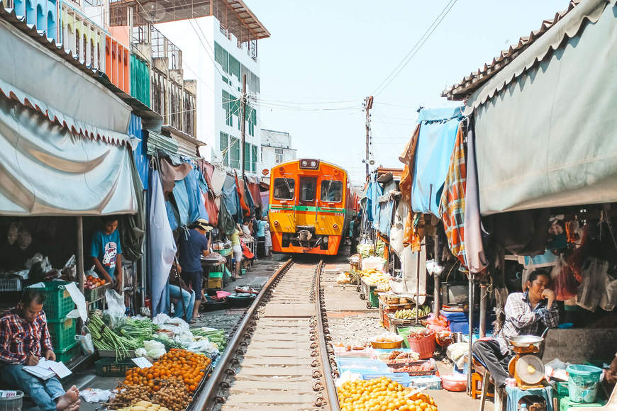 Lugar Mae Klong Railway Market