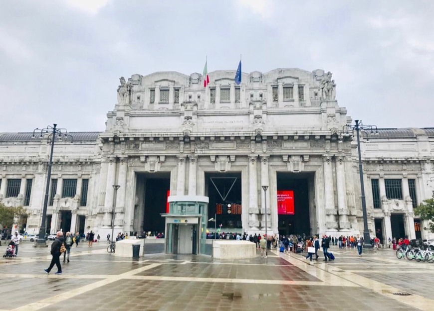 Place Milano Centrale Railway Station