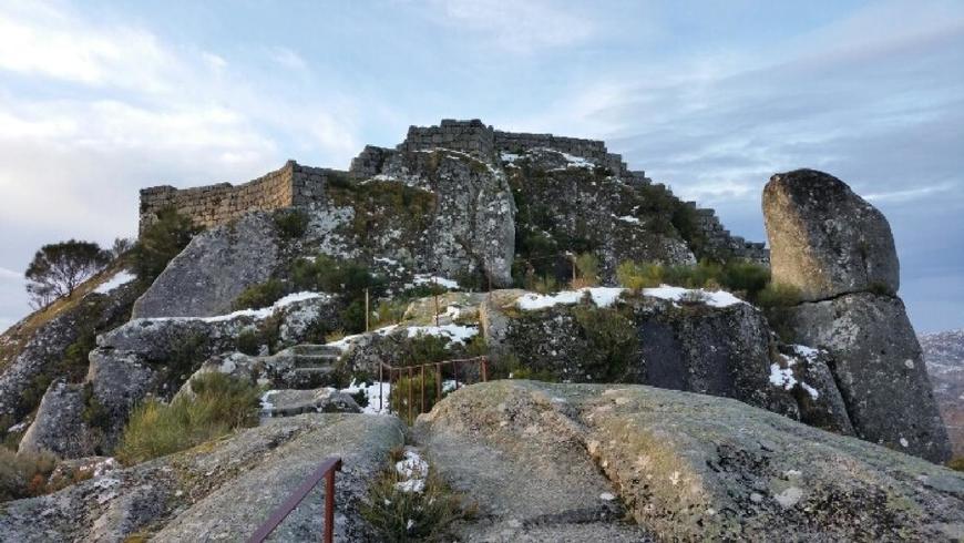 Place Castelo de Castro Laboreiro