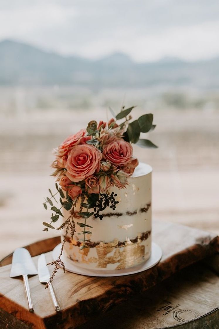 Moda Semi Naked Cake + flores