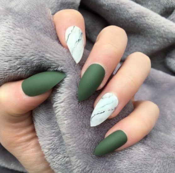 Social Dança Marble Green Nails