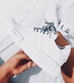 Social Adidas NMD_R1 