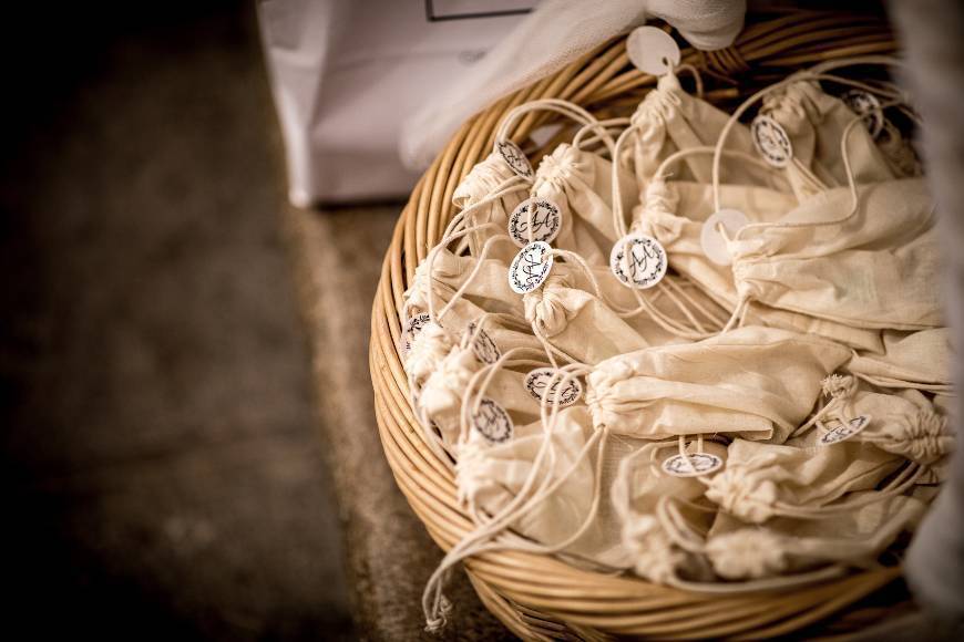 Fashion wedding flowers throwing