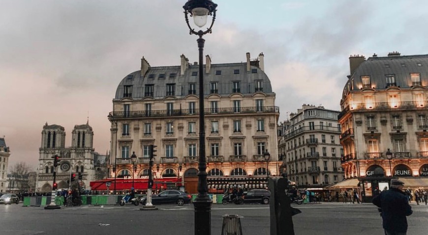 Place Catedral de Notre Dame