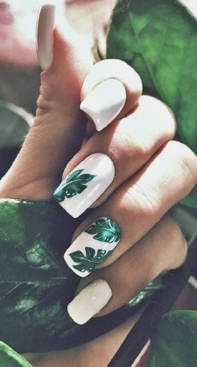 Moda Green and white nails