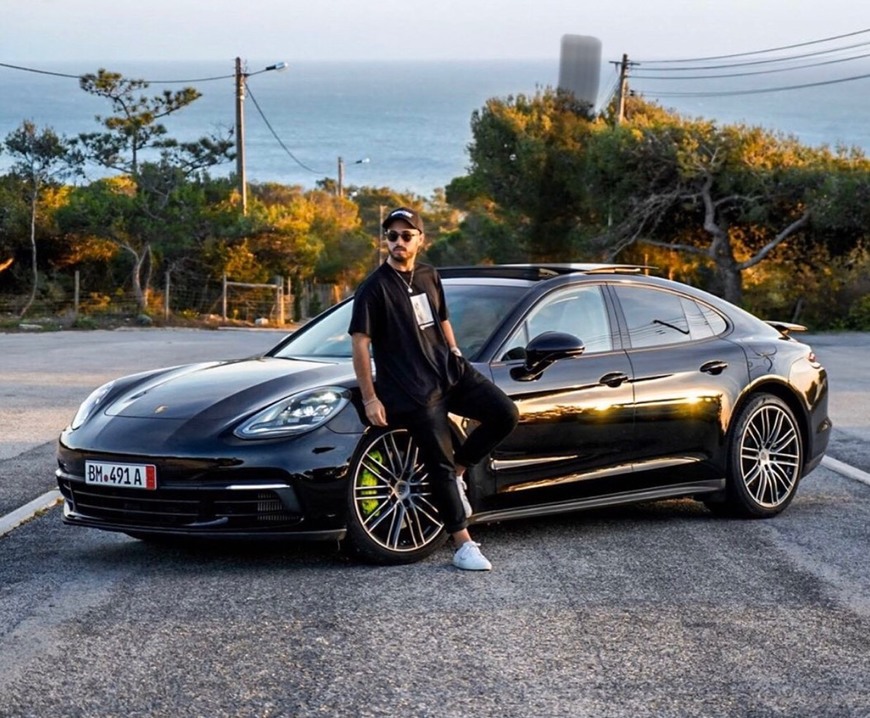 Social Porsche Panamera 4 e-hybrid