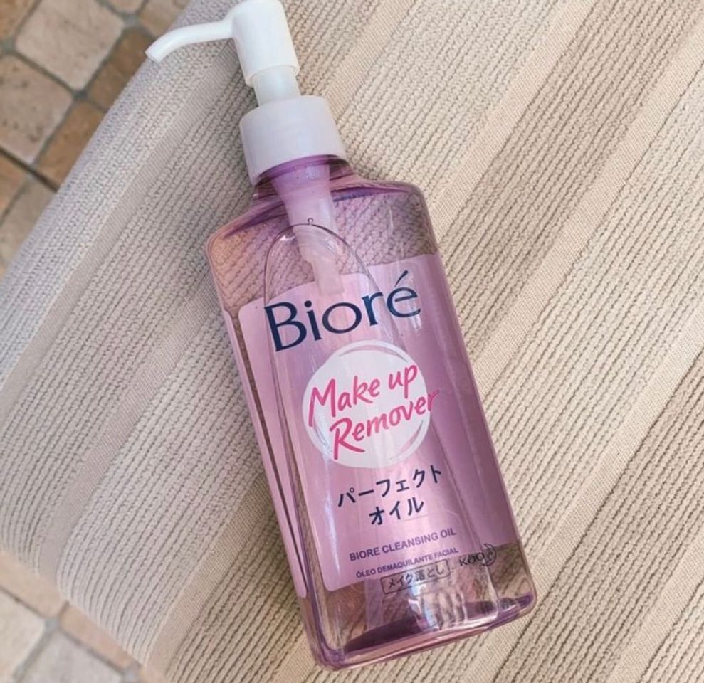 Product cleansing oil da bioré 