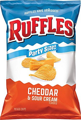 Place Ruffles Cheddar & Sour Cream Patatas fritas, tamaño de fiesta