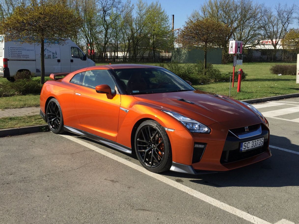 Lugar NISSAN GT-R