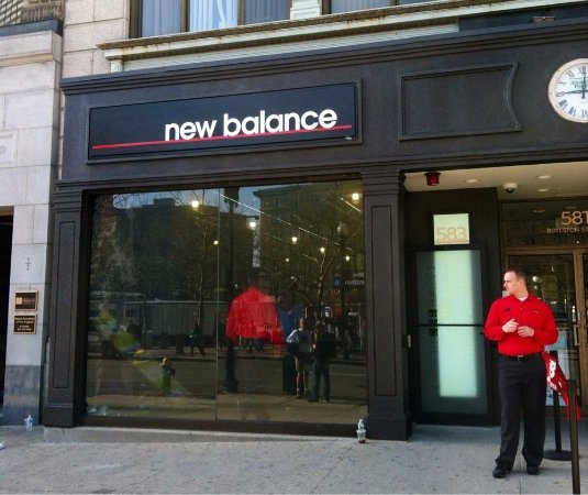 Lugar New Balance Factory Store Brighton