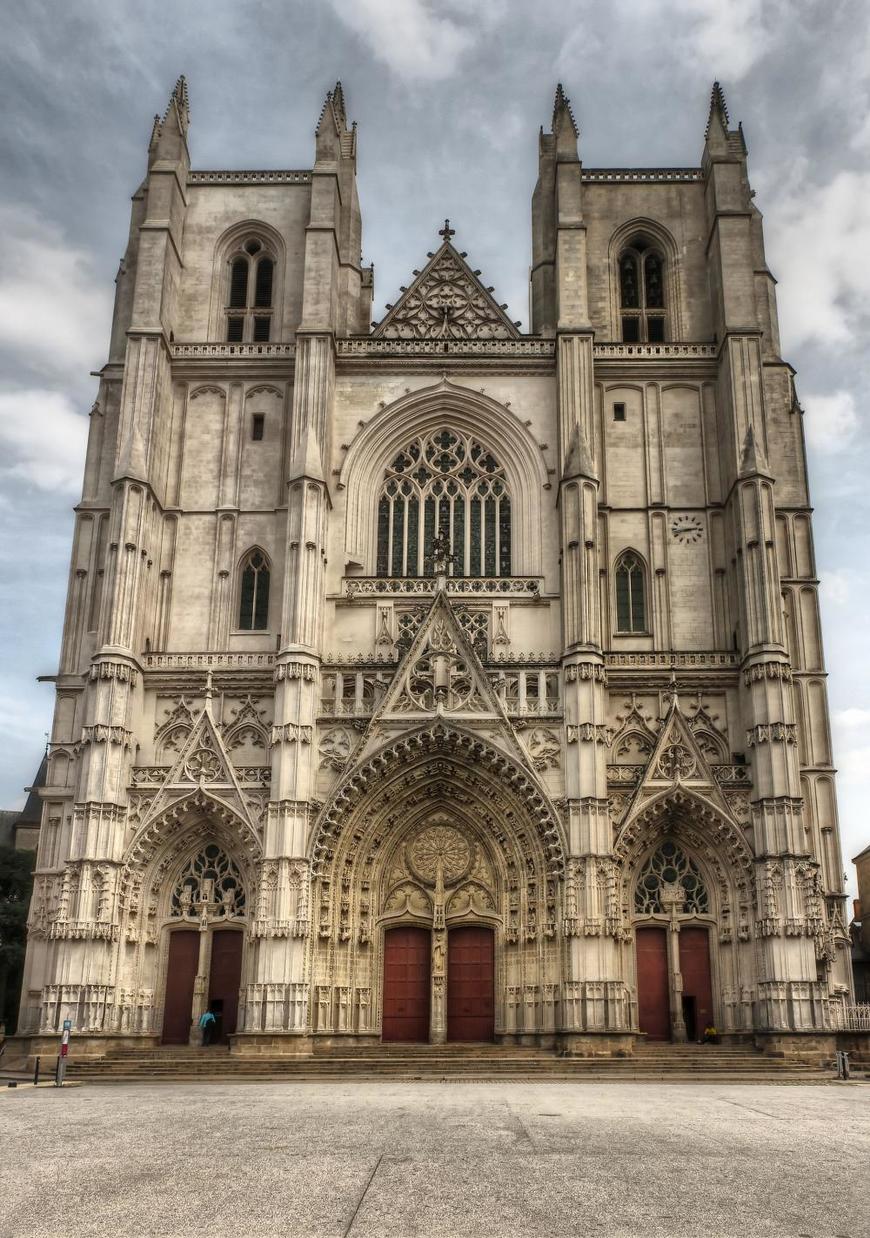 Lugar Catedral San-Pedro-y-San-Pablo