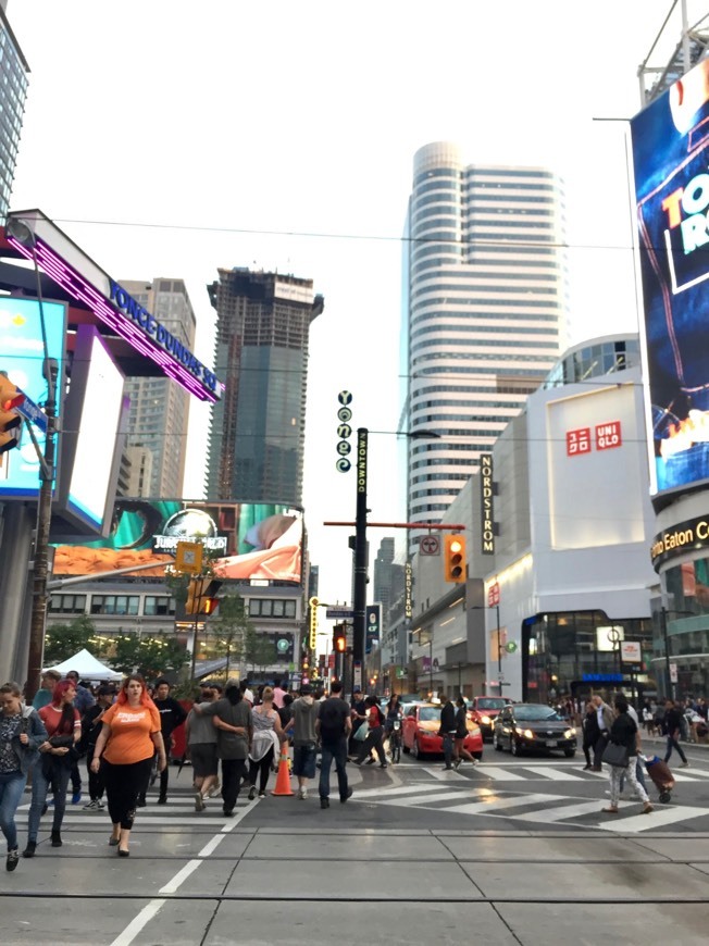 Place Dundas Square