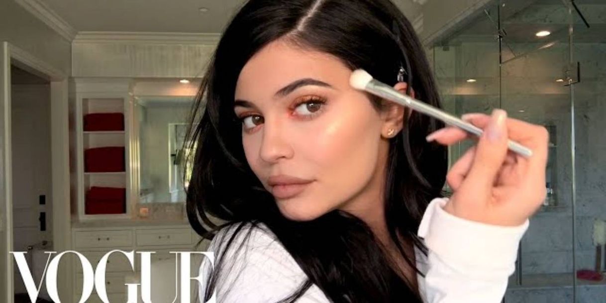 Moda Kylie Jenner's Guide to Lips, Brows, Confidence | Vogue 💖💖